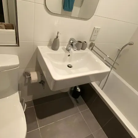 Super Bright And Spacious Seaview Apartament