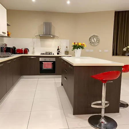 Super Bright And Spacious Seaview Apartman *