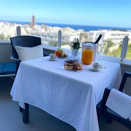 Super Bright And Spacious Seaview Apartman