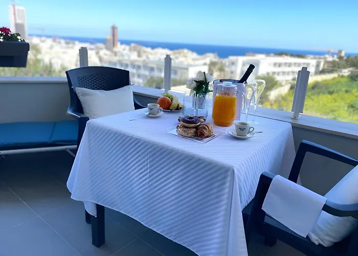 Super Bright And Spacious Seaview 公寓