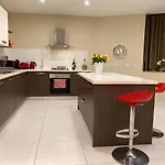 Super Bright And Spacious Seaview شقة *