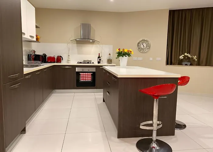 Super Bright And Spacious Seaview Lejlighed *