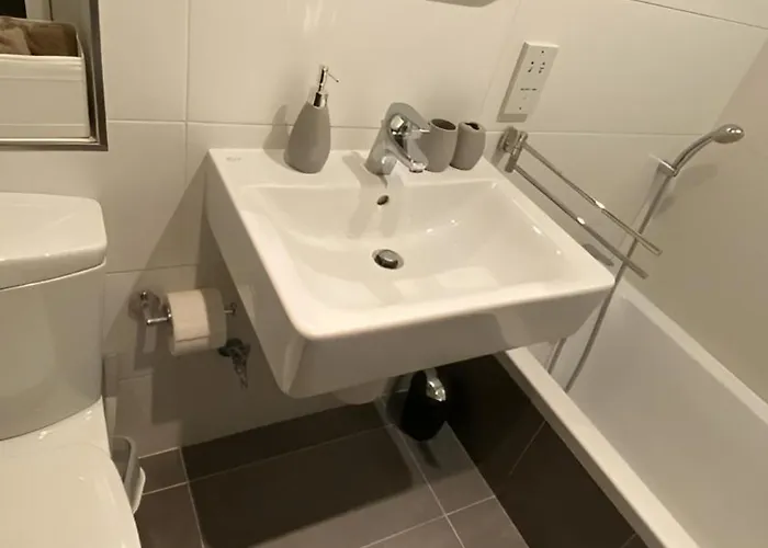 Super Bright And Spacious Seaview Lejlighed